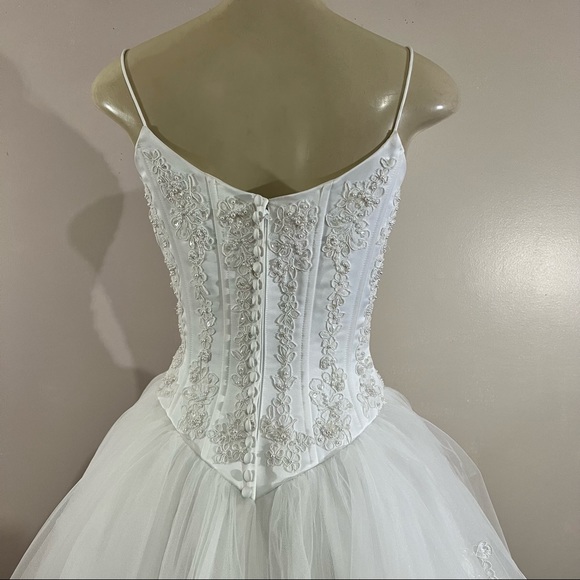 Oleg Cassini Spaghetti Strap Tulle Ball Gown Wedding Dress with Corset Size 4 - Picture 6 of 13
